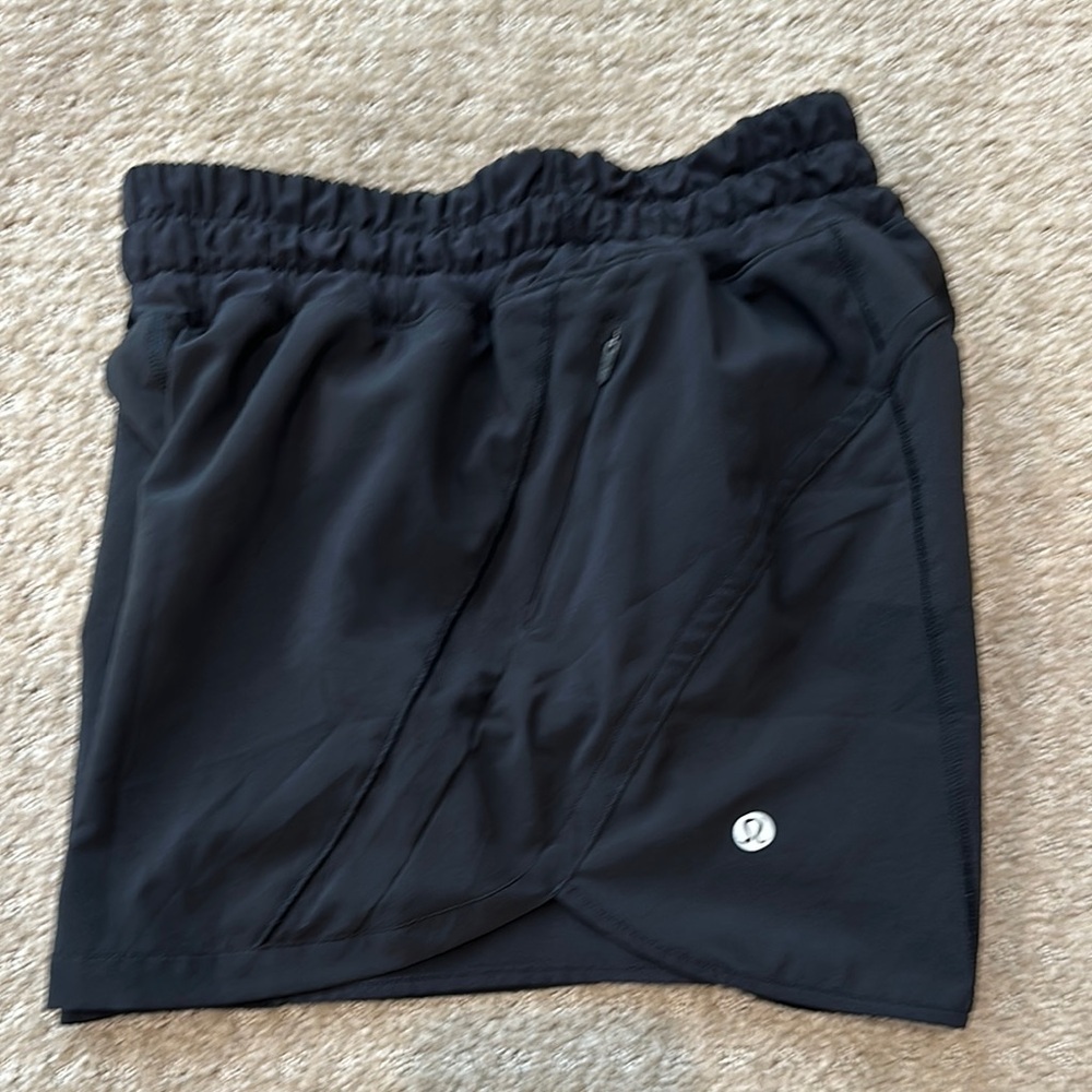 Lululemon Track That 5” Short Black lined  FANTASTIC CONDITION - Picture 3 of 10